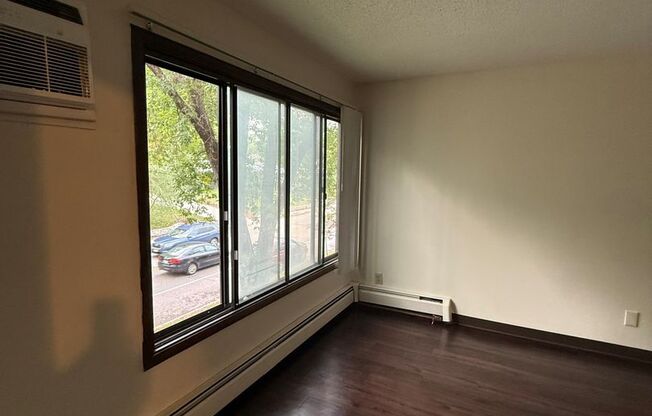 2 beds, 1.5 baths, 905 sqft, $1,460, Unit 35-202
