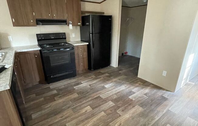 3 beds, 2 baths, $1,100