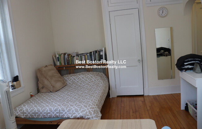89 Trowbridge St.