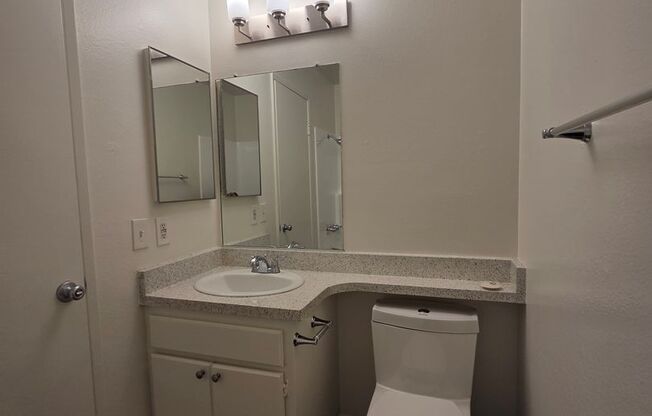 Studio, 1 bath, 595 sqft, $1,860, Unit 432C