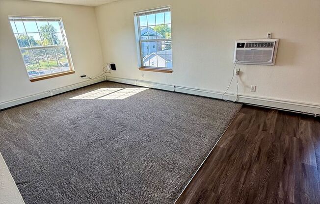 2 beds, 1 bath, 1,012 sqft, $1,575, Unit 95-302