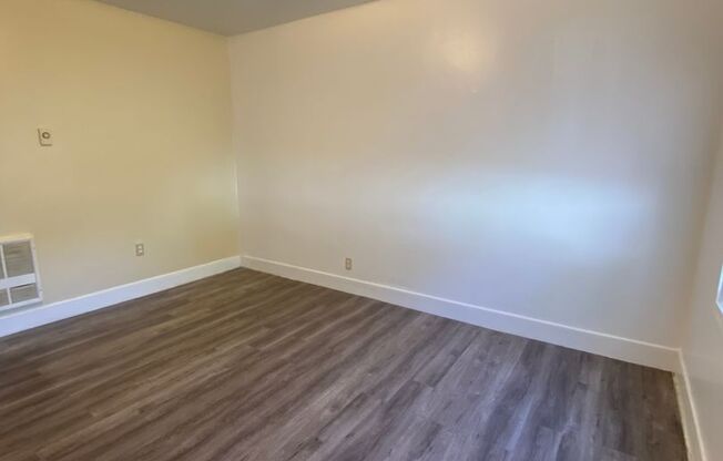 ALL UTILITIES INCLUDED!!! 3bdrm 2 bath Apt w/ possible 4th bedroom or den!