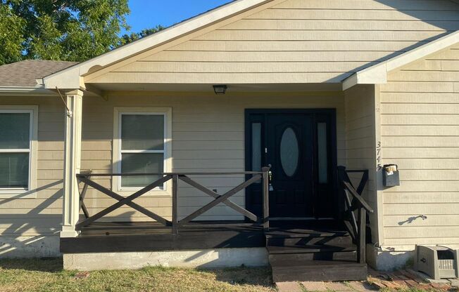 This charming single-family home is nestled in a highly desirable area of Dallas, offering a perfect balance of comfort, convenience, and style.