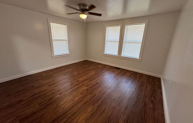 3 beds, 1 bath, $1,200, Unit Apt A