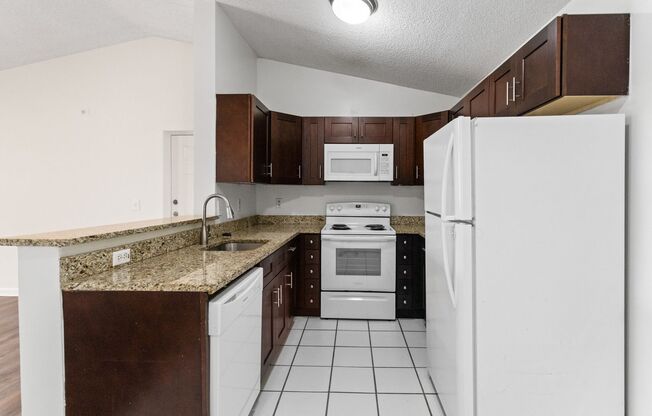 2 beds, 1 bath, 1,015 sqft, $2,050, Unit 08 - 823