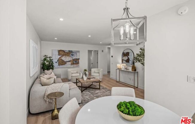 2 beds, 2 baths, 900 sqft, $4,000, Unit 806