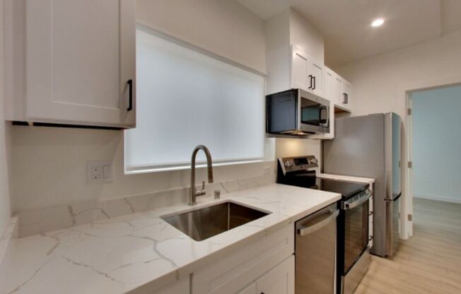 1301-1361 La Playa Street (1065r)