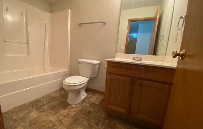 2 beds, 2 baths, 850 sqft, $985, Unit 304