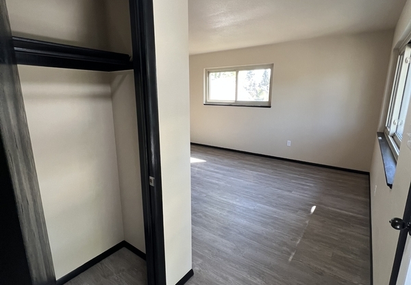 312 E 27 ST