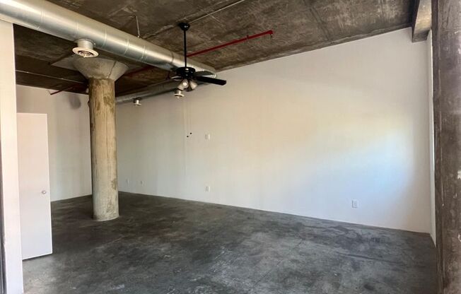 Studio, 1 bath, 700 sqft, $1,525, Unit A-403