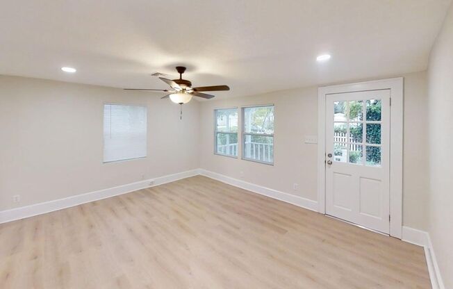 lovely 3/1 house with fence yard