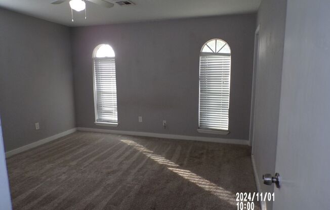 3 beds, 2 baths, $1,100