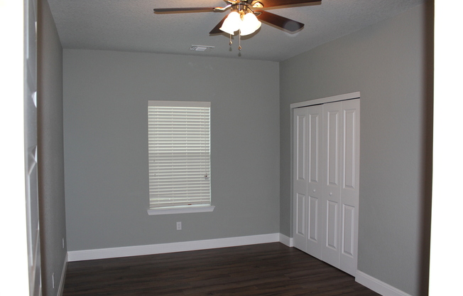 3 beds, 2 baths, $1,600