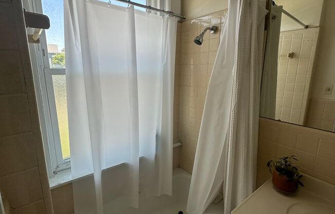 1 bed, 1 bath, 550 sqft, $2,450, Unit 34