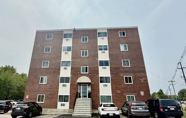 1 bed, 1 bath, 999 sqft, $1,900, Unit 4L