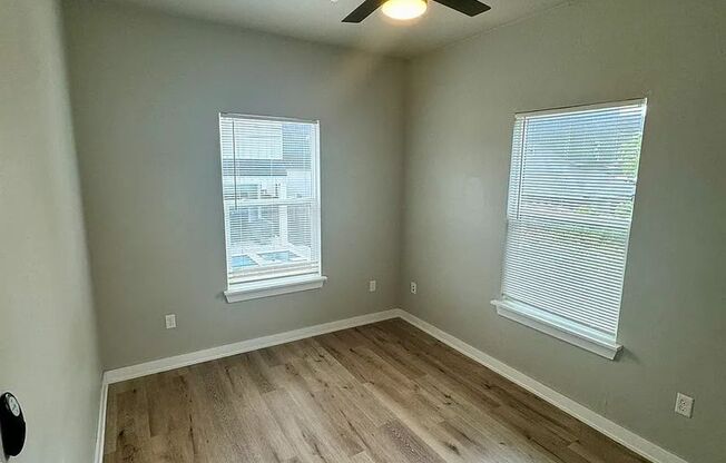 3 beds, 3 baths, 1,593 sqft, $1,995, Unit 148 NE 15th St - Unit B