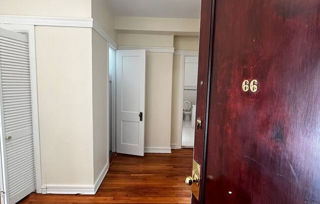 1 bed, 1 bath, 572 sqft, $1,510, Unit Old King Edward 66