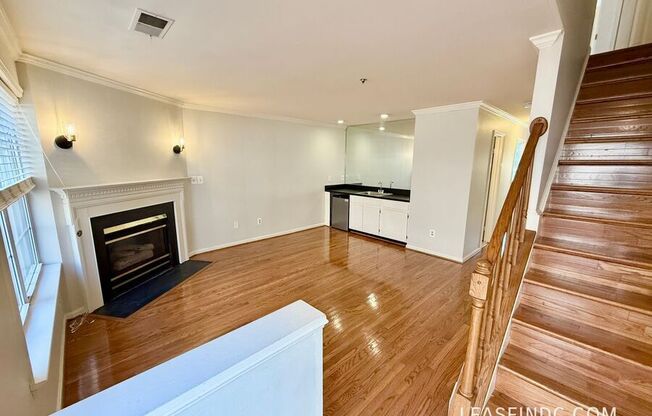 3044 S GLEBE RD
