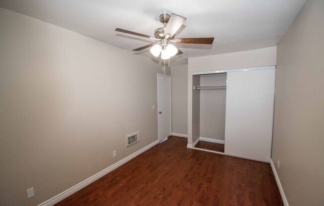 2 beds, 1 bath, $1,975, Unit 4960-01