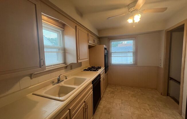 3 beds, 1 bath, $1,295