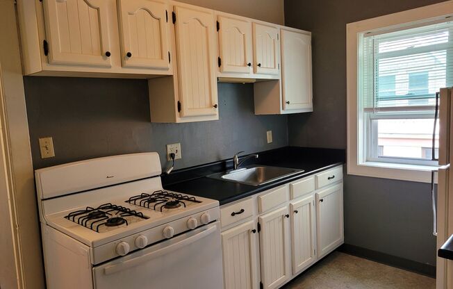 1 bed, 1 bath, $1,125, Unit 11