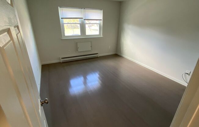 1 bed, 1 bath, 566 sqft, $2,375, Unit B4