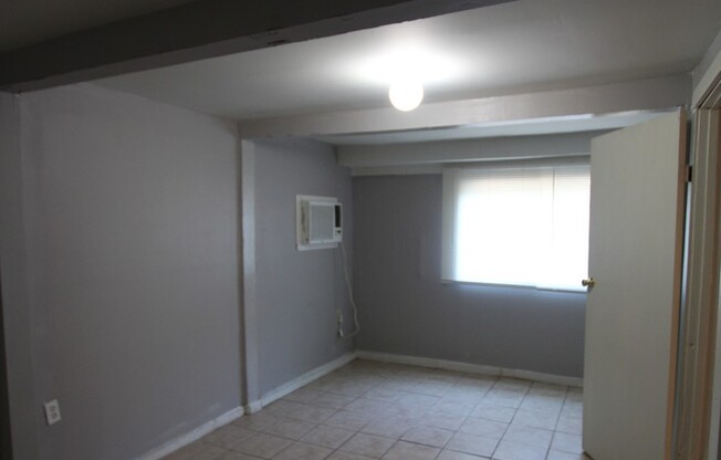 2 beds, 1 bath, 810 sqft, $695, Unit 1523 W. 2nd St.