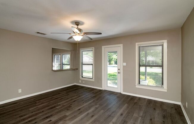 Cozy 3 bedroom, 1 bathroom home located in Terrell, TX!