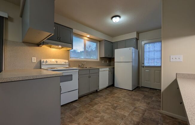 3 beds, 1 bath, $1,995