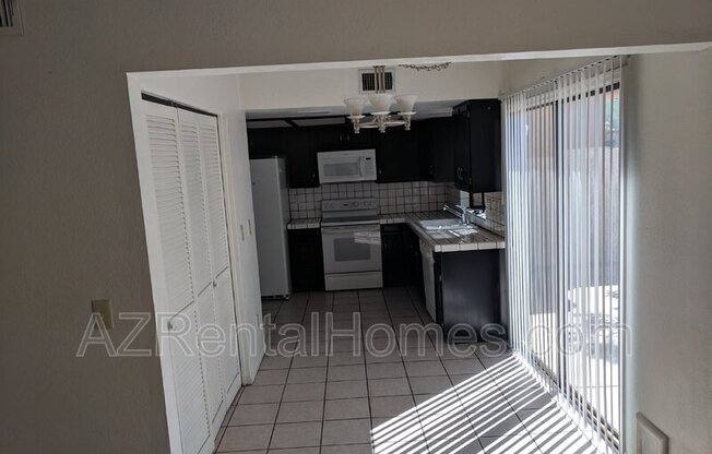 1706 N CAMINO DR