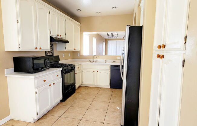 3 Bedroom Home In Glendale!