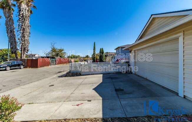 1366 MATTHEW DR