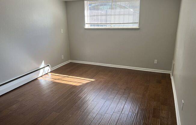 Studio, 1 bath, 385 sqft, $1,045, Unit 04