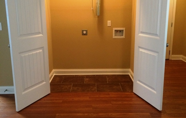 1 bed, 1 bath, 985 sqft, $895, Unit 210