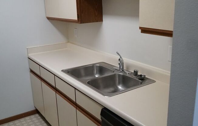 2 beds, 1.5 baths, 950 sqft, $1,434, Unit 5811-2A