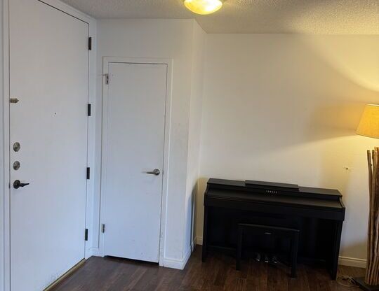 1 bed, 2 baths, 850 sqft, $3,900, Unit 209