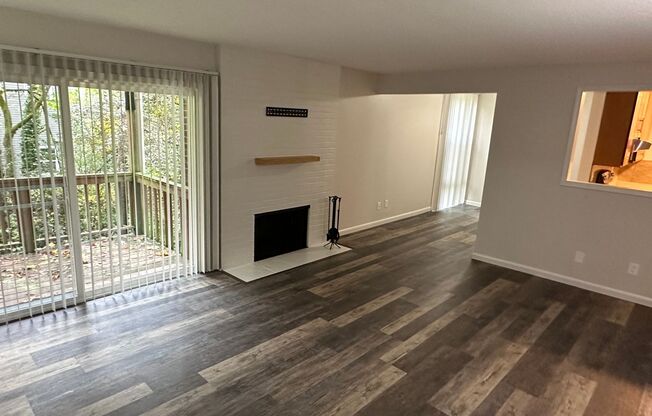 2 beds, 1 bath, 900 sqft, $1,595