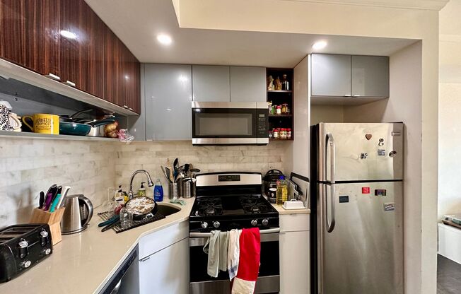 3 beds, 2 baths, 736 sqft, $2,995, Unit 46