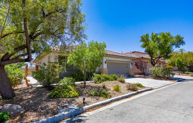 South Summerlin Single Story Pool And Spa Home