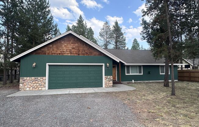 Charming 3 bedroom, 2 bathroom home nestled in Sunriver