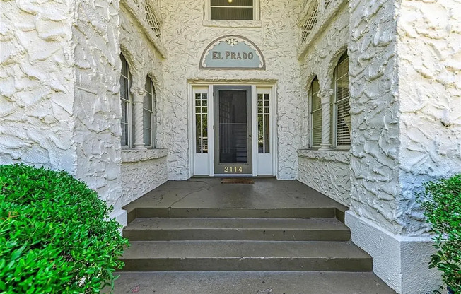 HUGE Historic 1-Bedroom with Laundry Included