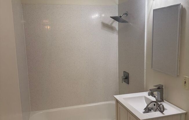 Spacious, Top Floor Two bedroom apartment near UC Berkeley and Telegraph Ave.