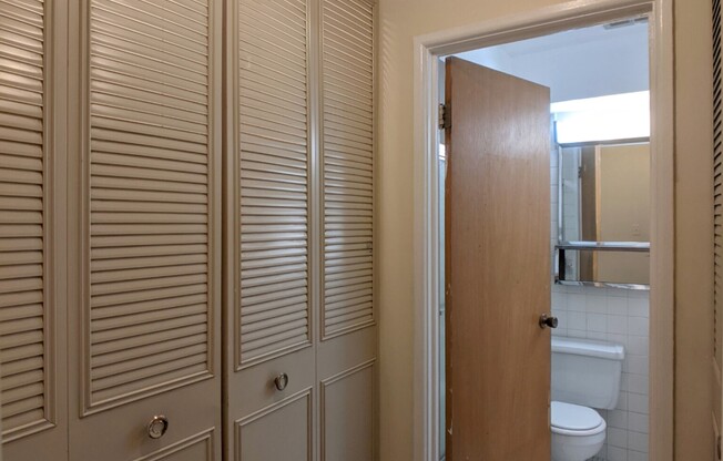 660 W Wrightwood Ave