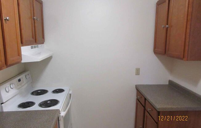 2 beds, 1 bath, $1,075, Unit 15623 - 09