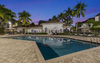Tropical living in the heart of Hollywood FL