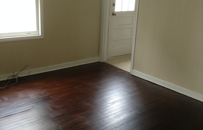 Price Improvement -- Cute 1 Bedroom off Spring Garden near UNCG!