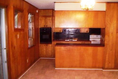 3 beds, 1.5 baths, $900