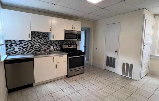 Spacious 1BR Apt now showing!