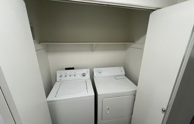 2 beds, 1 bath, 848 sqft, $1,900, Unit 2102
