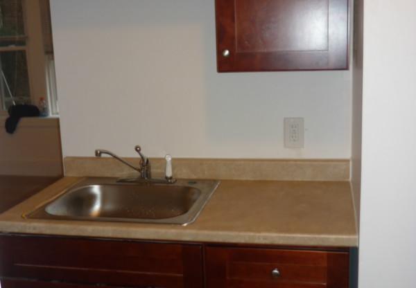 2 beds, 1 bath, $2,400, Unit 4